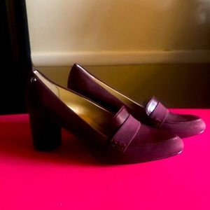 New burgundy 2” heel shoes